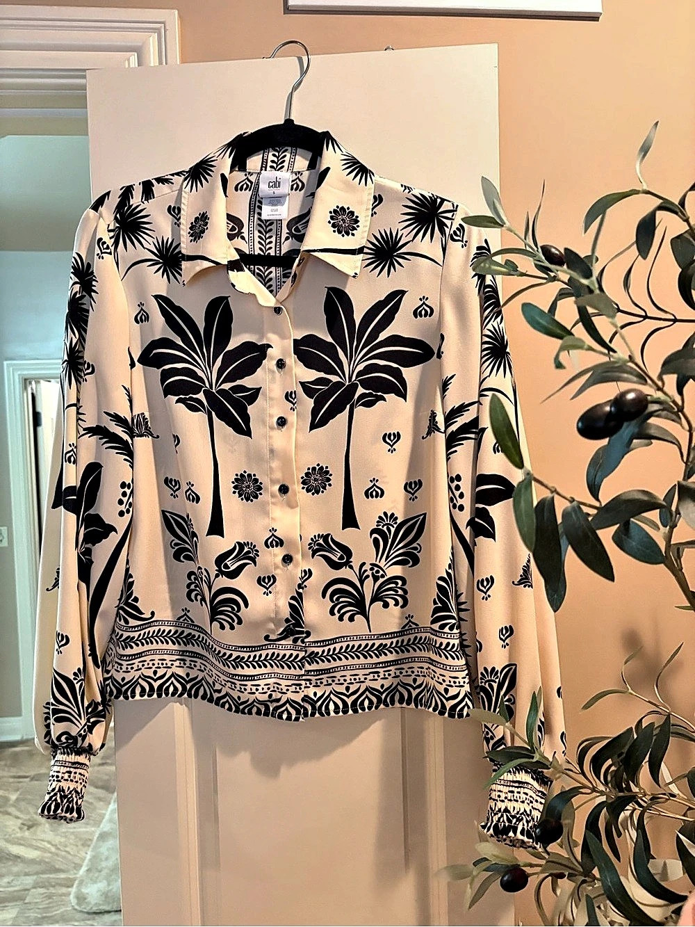 Cabi Marrakesh Top Floral Button Down Blouse Cream & Black Small
